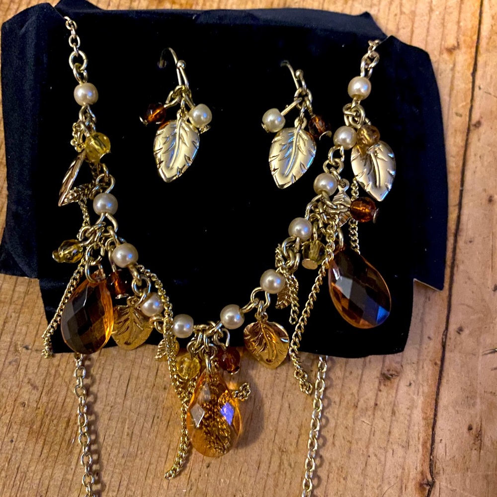 Avon leaf necklace and earring set